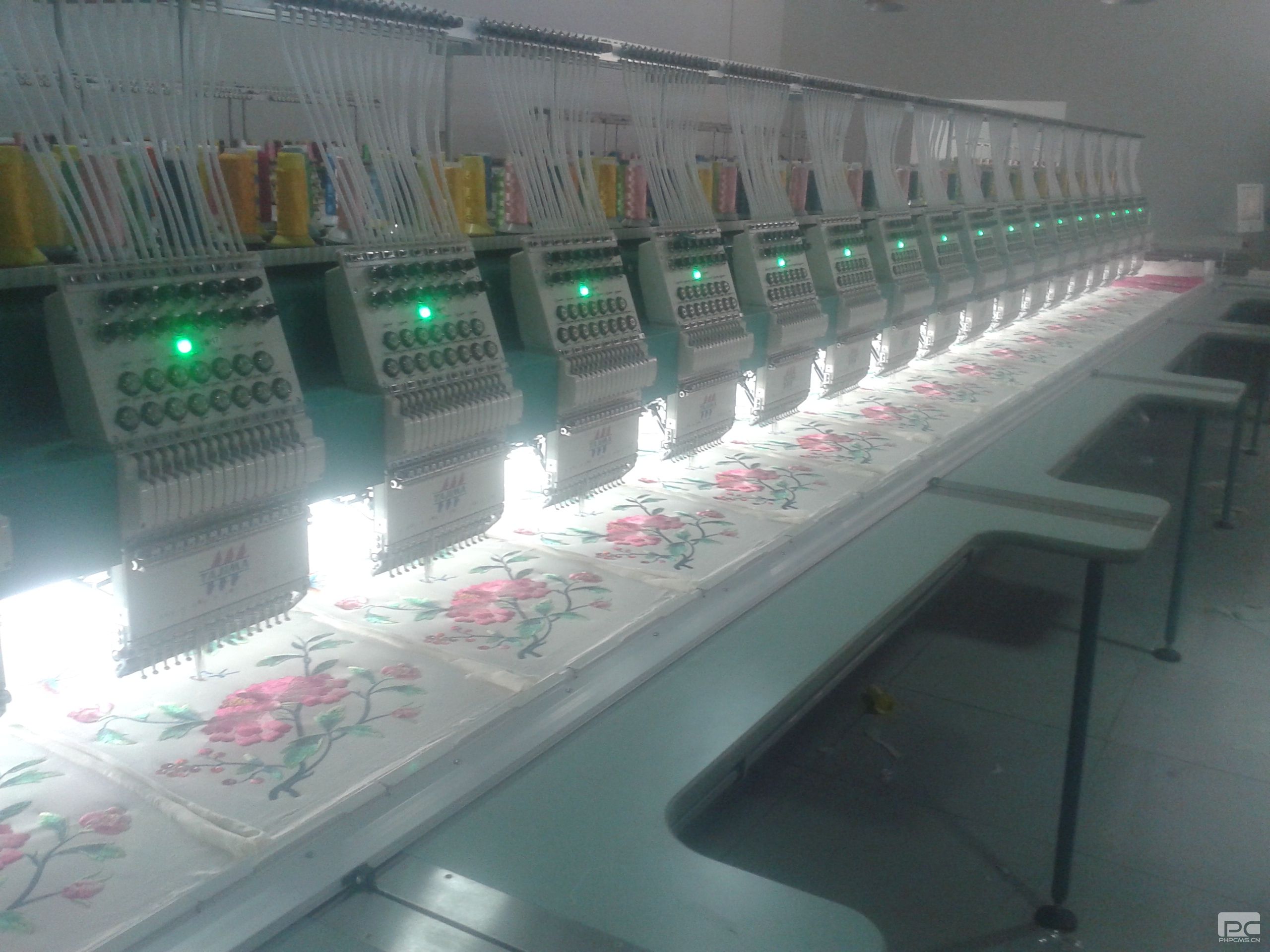 北京顺达电脑绣花厂采用进口十五色田岛绣花机